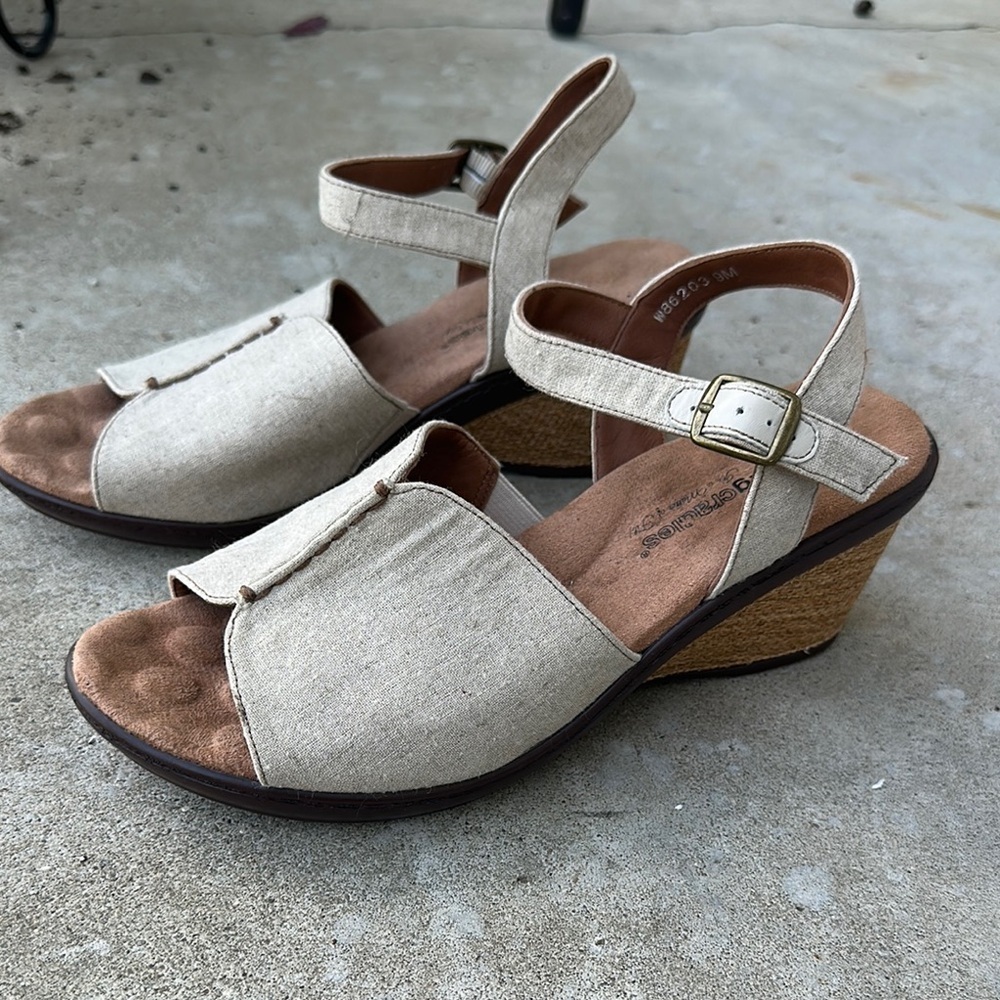 Walking cradles women’s wedge sandals size 9